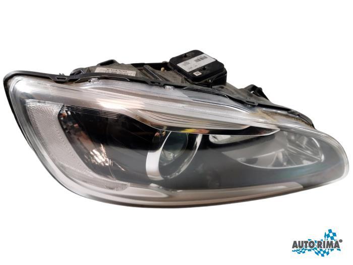 Phare droit d'un Volvo V60, Autos : Pièces & Accessoires, Éclairage, Volvo, Utilisé, 3 mois de garantie, Enlèvement ou Envoi