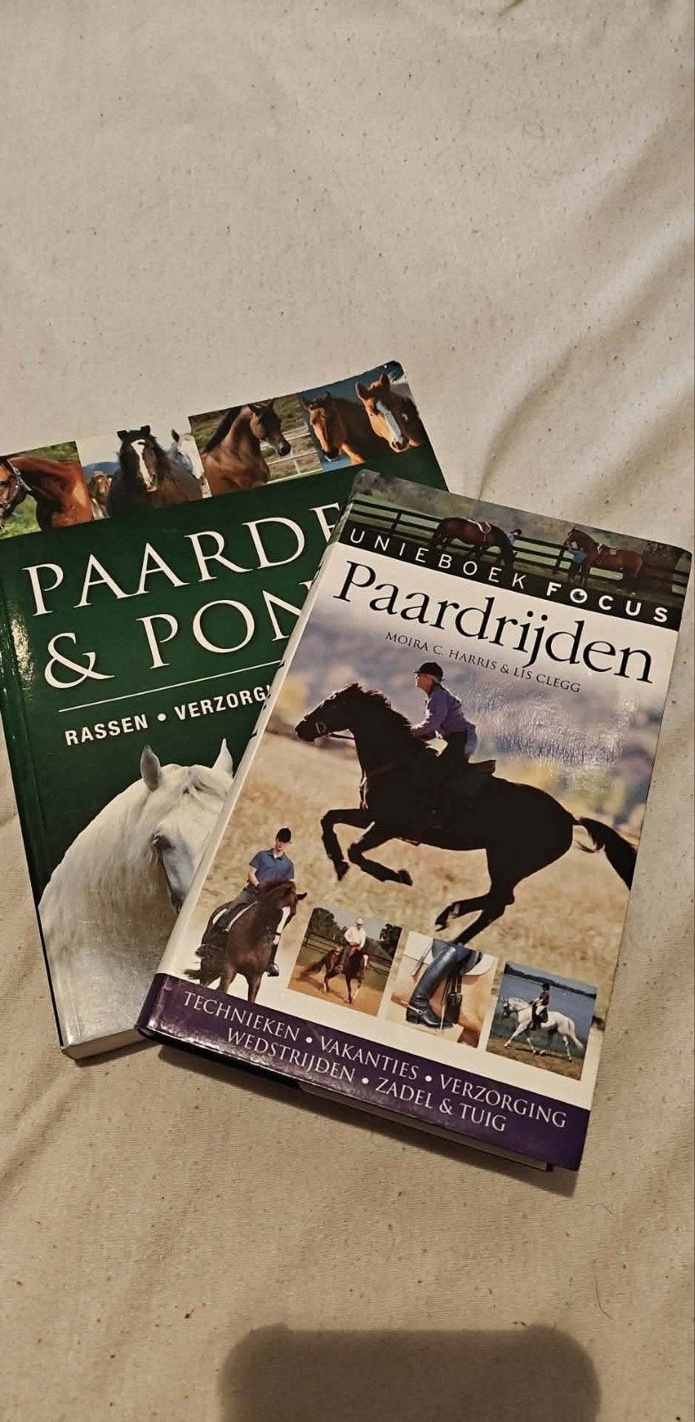 Paarden boeken, Ophalen