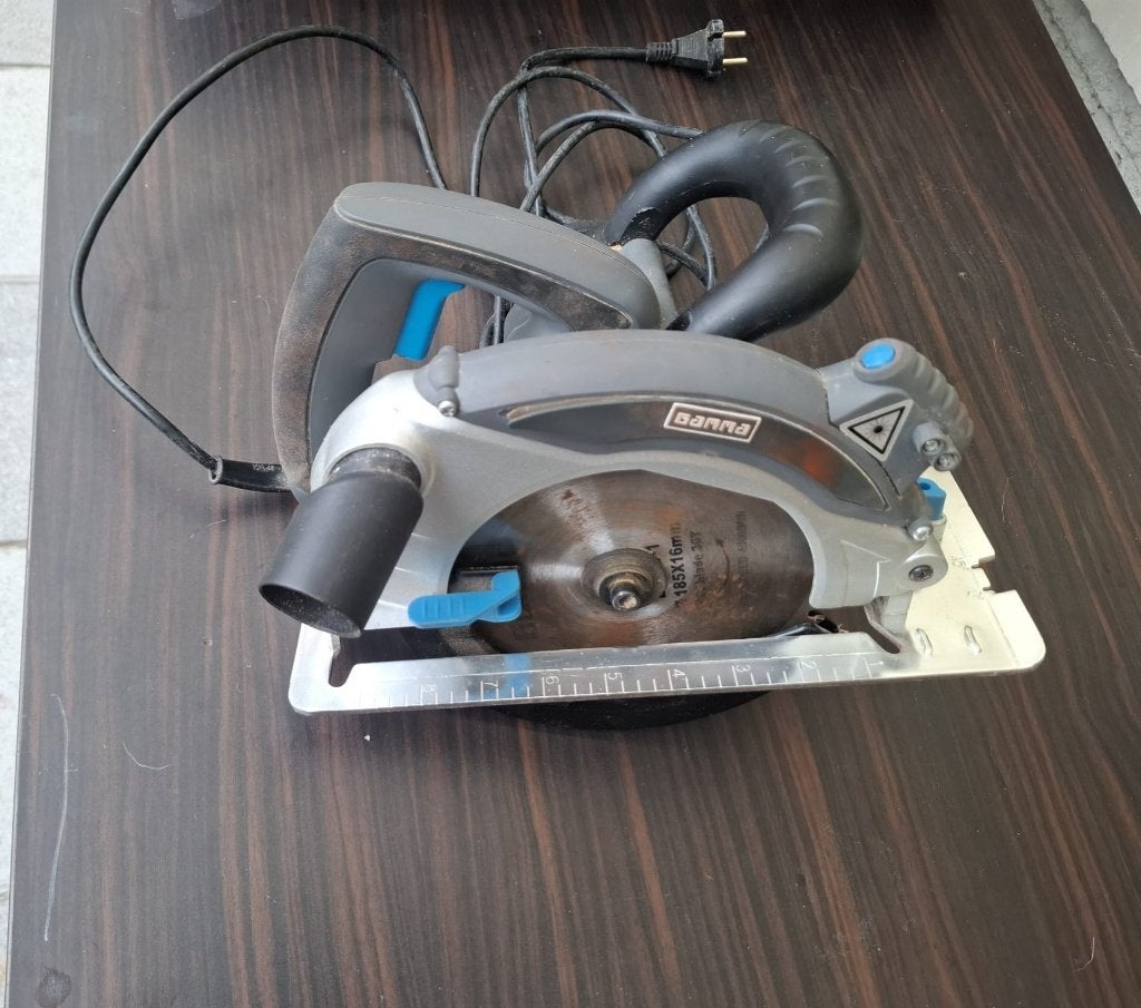 Gamme de scies circulaires, 1200 watts ou plus, 30 à 70 mm, Enlèvement, Utilisé