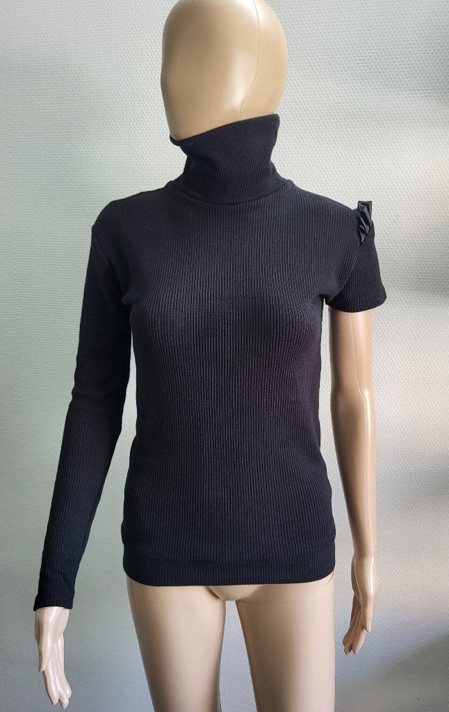 Col roulé asymétrique fait main avec détail d'épaule, Vêtements | Femmes, Envoi, Neuf, Taille 36 (S), Noir
