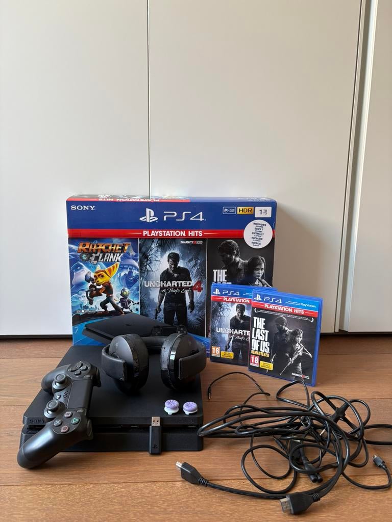 Ps4 slim 1Tb met headset, controller, en games., Ophalen, Met games, Zo goed als nieuw, 1 TB