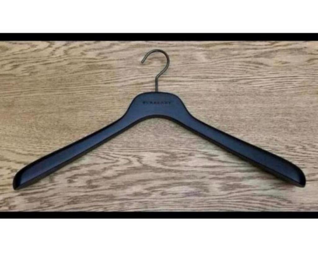 2X Nieuwe Burberry dark wood pak jas kledinghanger Origineel, Kleding | Dames, Ophalen of Verzenden, Nieuw, Hout