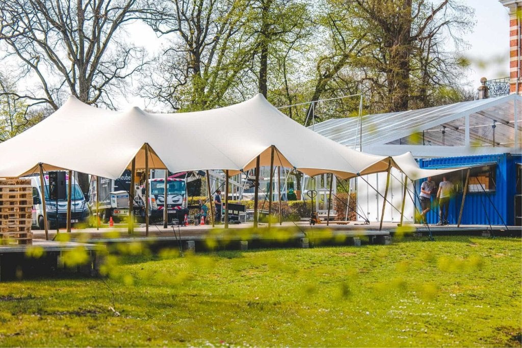Stretchtent 10 x 15m met klemmen Gebroken wit/Gebroken wit, Tuin en Terras, Opvouwbaar, Overige typen, 6 meter of meer, Nieuw
