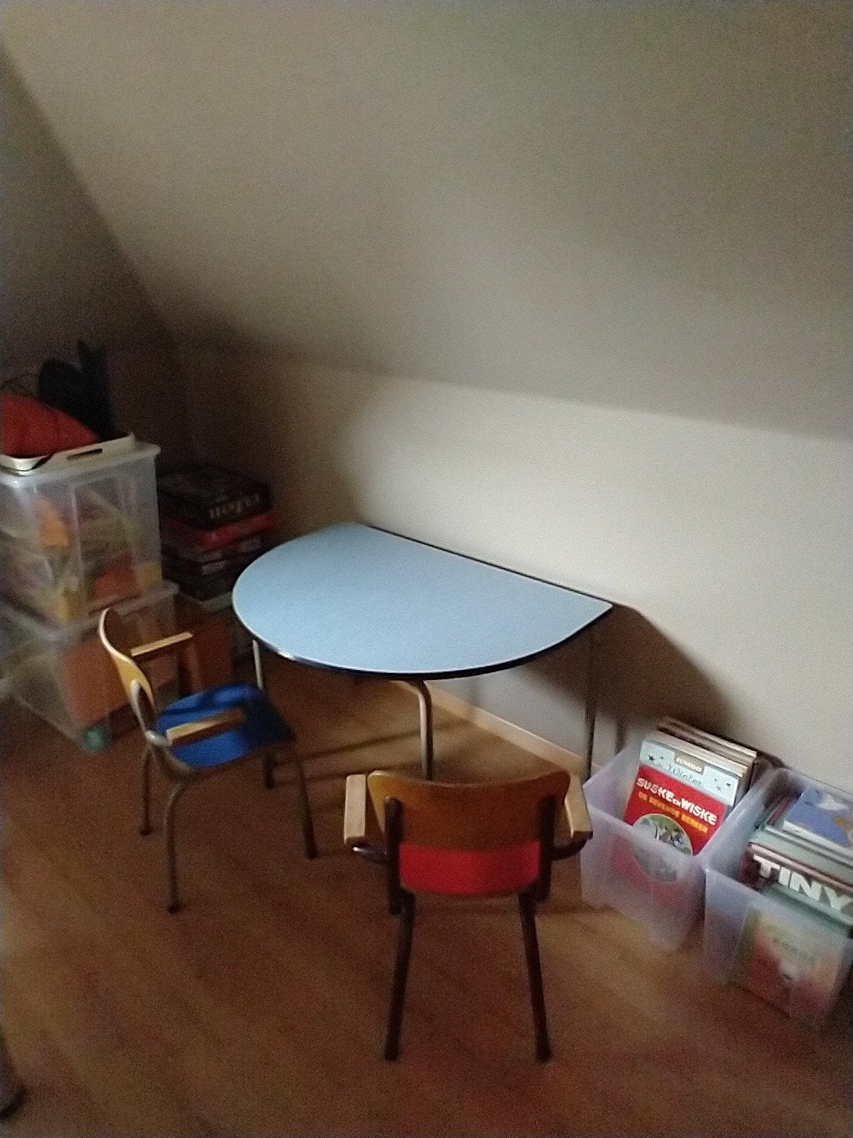 kleuter tafeltje met 2 stoelen, formica, Blauw, Ophalen, Gebruikt