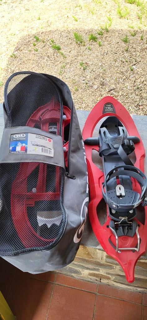 Snow shoes, Enlèvement