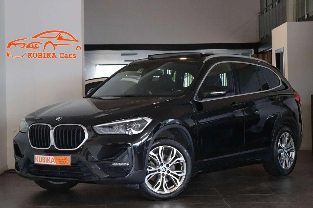 BMW X1 X1 2.0 dA sDrive18 LED Pano CruiseC Leder Garantie*, Auto's, BMW, 4 cilinders, Zwart, Leder, Bedrijf