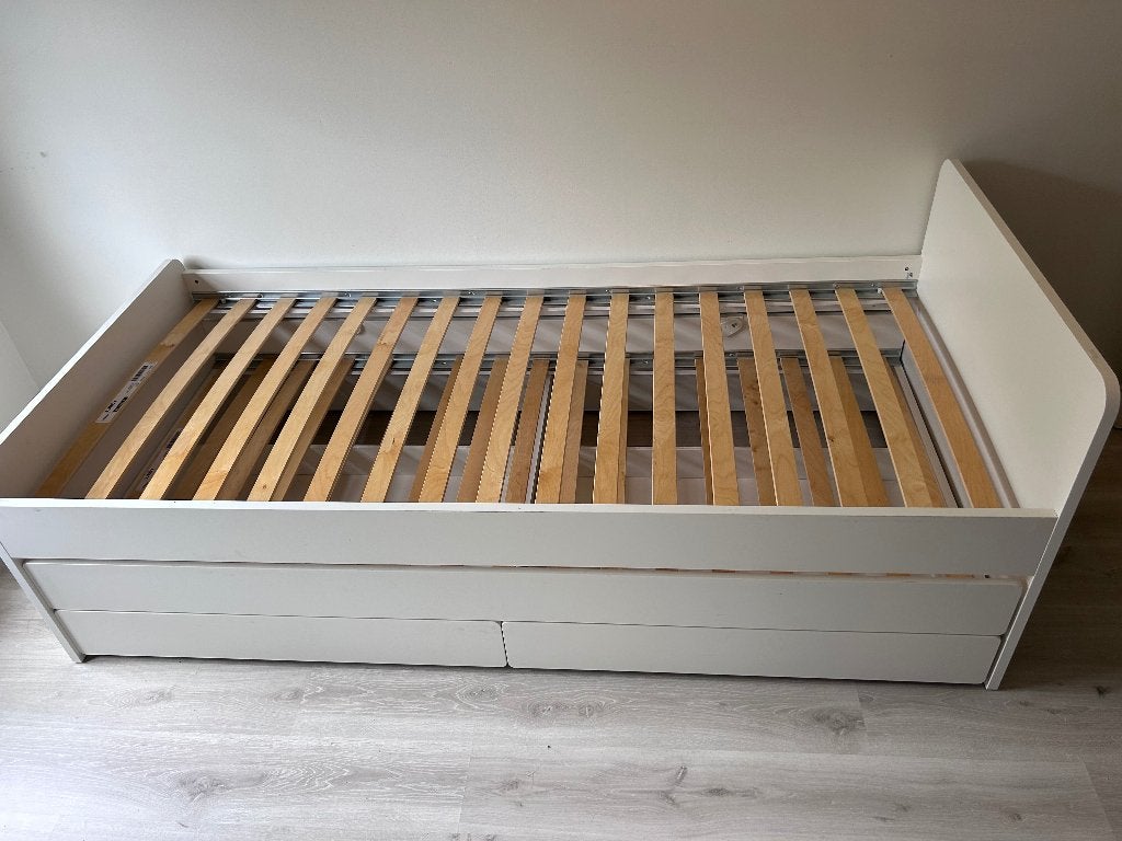 Uittrekbaar bedframe met schuiven (IKEA Luröy), Huis en Inrichting, Ophalen, 90 cm, Wit, Tweepersoons
