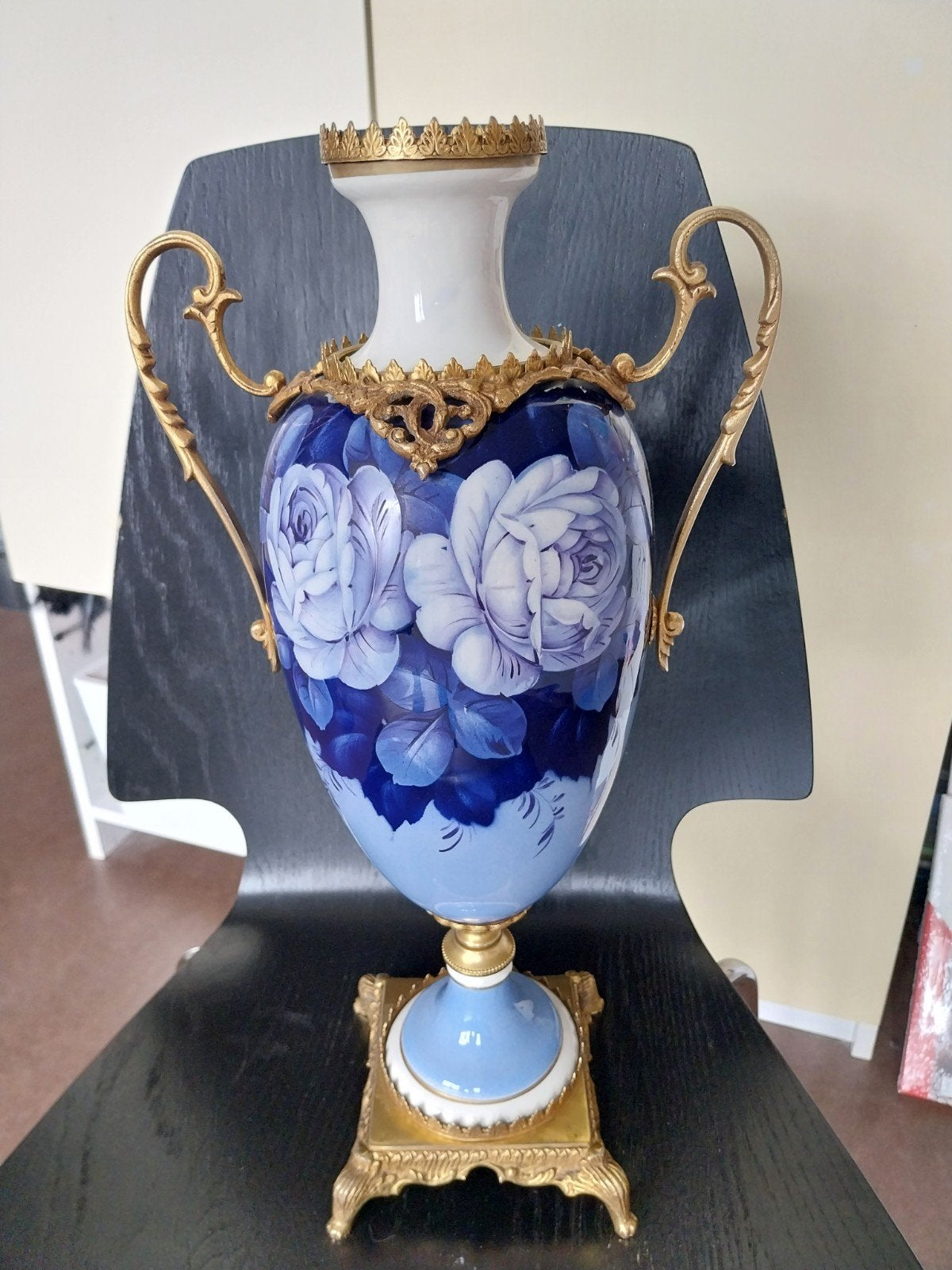 Beau vase ancien, Enlèvement