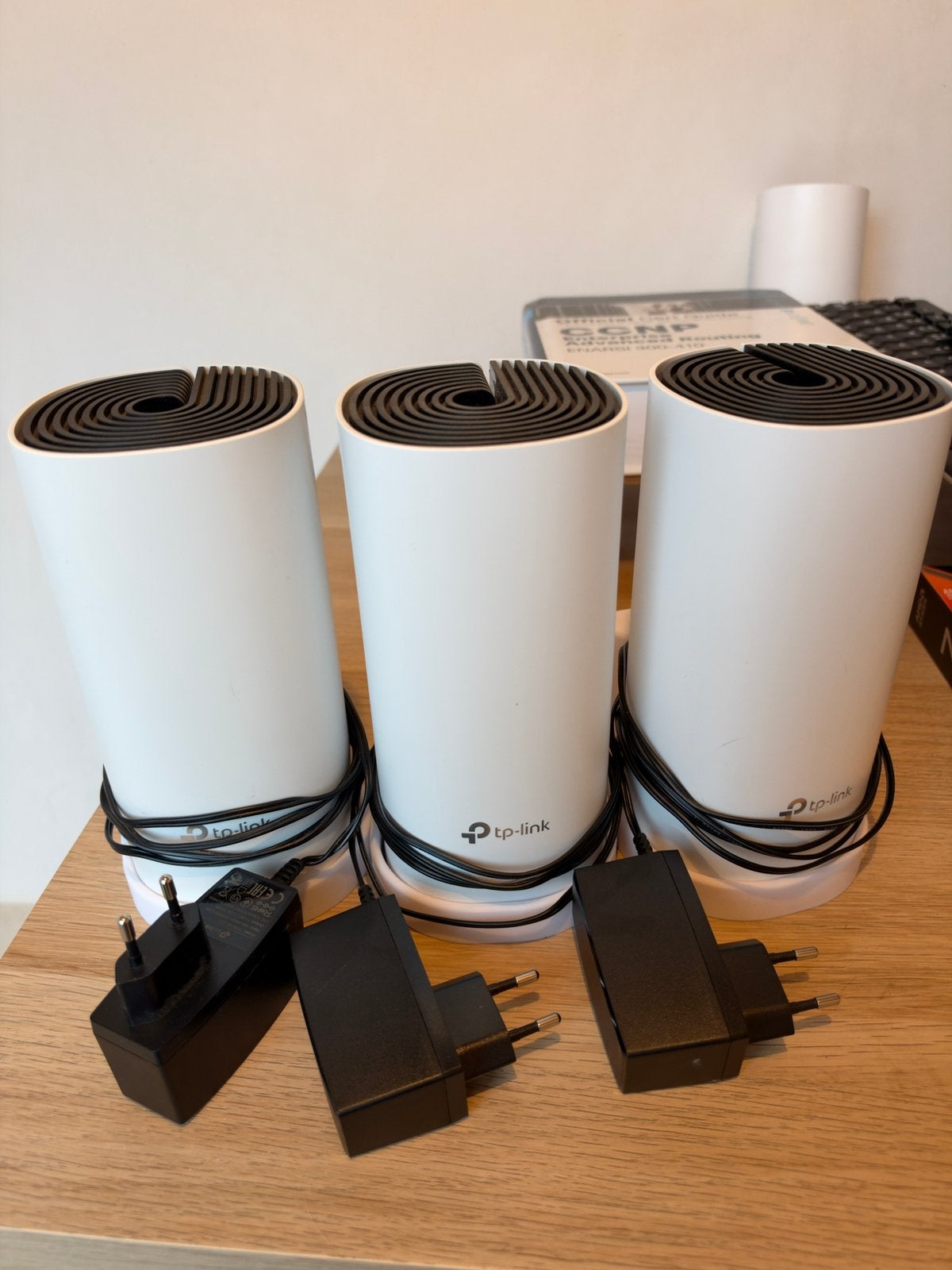 TP-Link Deco M4R Mesh WiFi – 3 stuks + muurbeugels, Computers en Software, Ophalen, Zo goed als nieuw