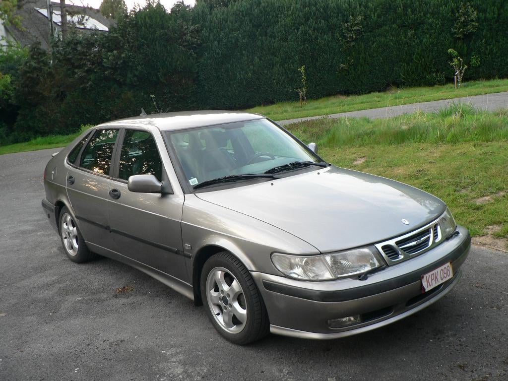 Une voiture, Voorwielaandrijving, 110 kW, Leder, Bruin