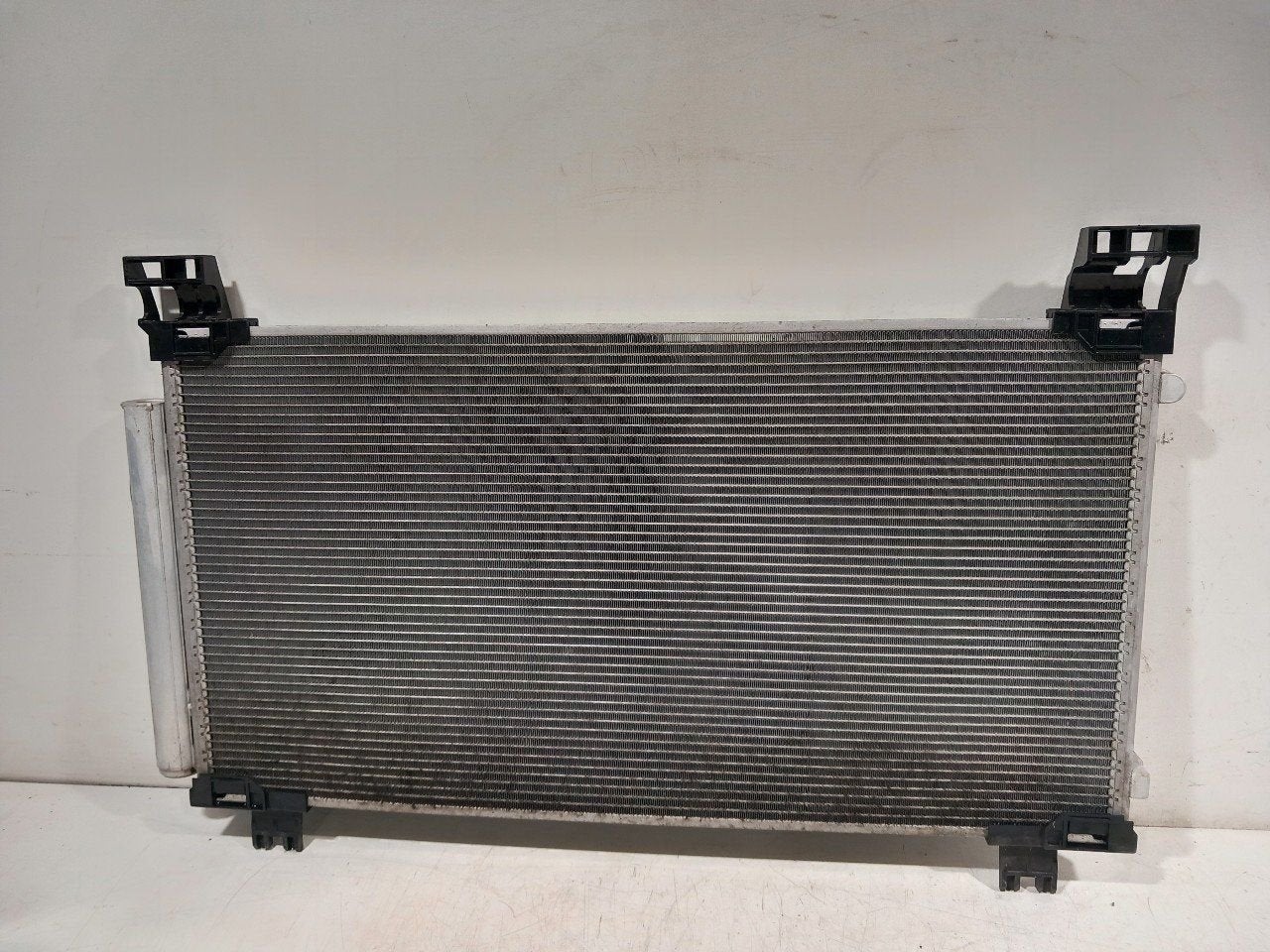 Airco condensor Toyota Yaris, Autos : Pièces & Accessoires, Onderdelen@venauto.nl, Van der Ven Autorecycling B.V., Ettenseweg 76, 4706 PB Roosendaal, The Netherlands