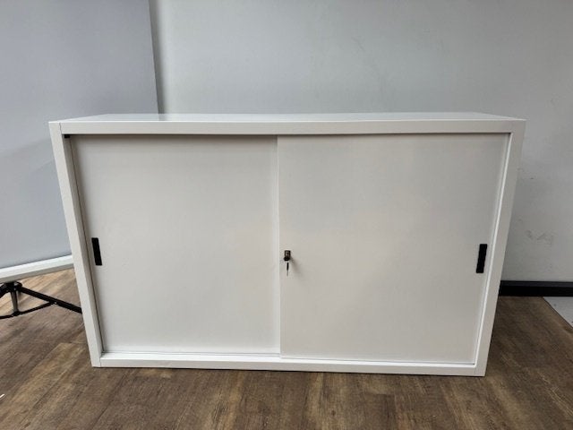 Schuifdeurkast wit B-keus, Huis en Inrichting, Woonaccessoires | Wandplanken en Boekenplanken, Ophalen
