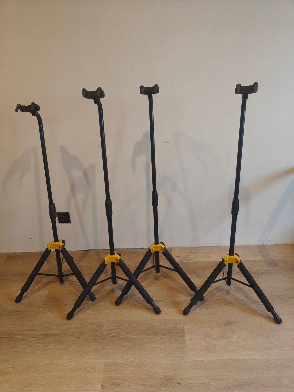 4 gitaarstaanders (Hercules), Muziek en Instrumenten, Standaarden, Ophalen