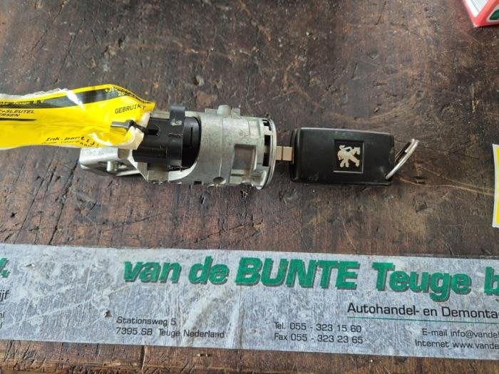 Serrure de contact + clé d'un Peugeot Partner, -, 3 mois de garantie, Utilisé, -