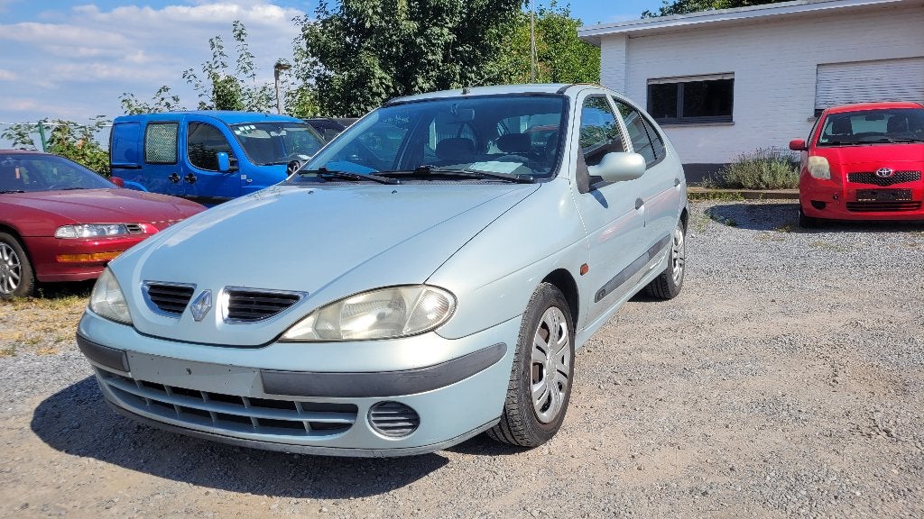renault megane 1.6i AUTOMAAT TREKHAAK !!! EERST LEZEN !!, Stof, 4 cilinders, 1600 cc, Bedrijf