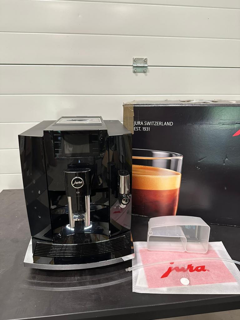 Jura E8 (EC) Piano Black Espressomachine, Electroménager, Cafetières, Neuf, Réservoir d'eau amovible, Jura, Café en grains
