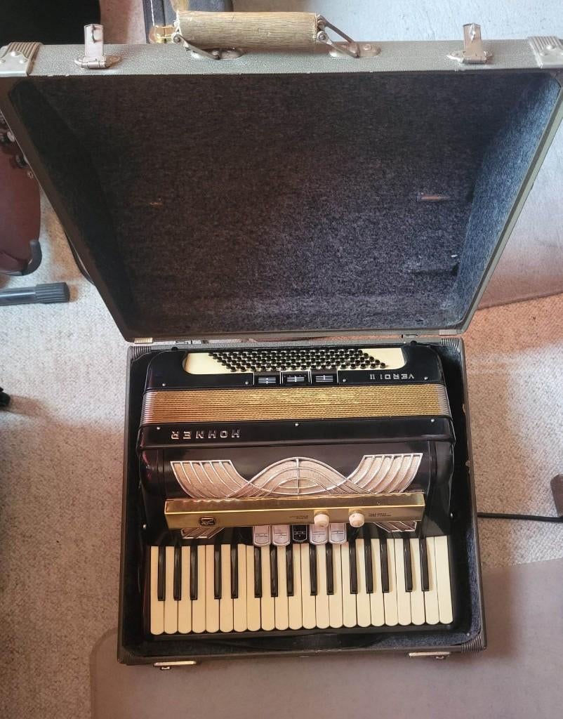 HOHNER - VERDI II, Muziek en Instrumenten, Accordeons, Ophalen, Gebruikt, Met koffer, Toetsaccordeon