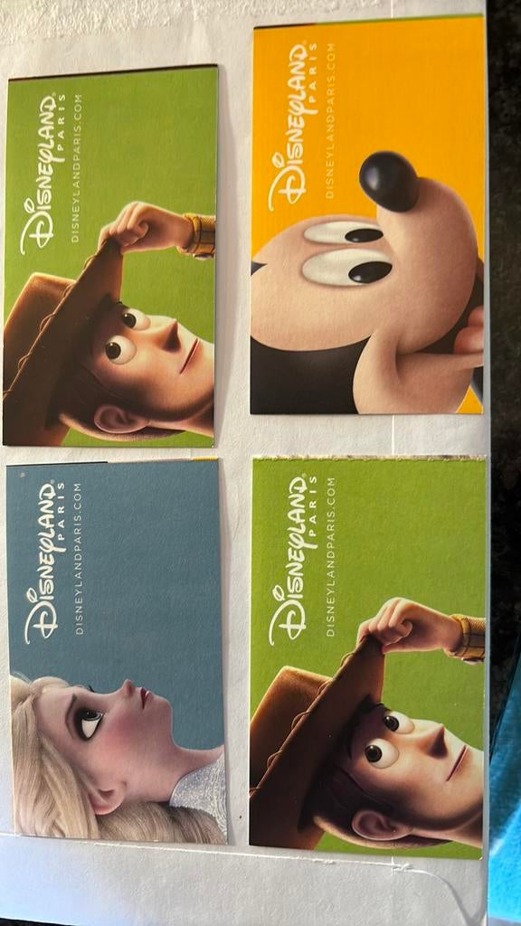 4 tickets Disneyland paris 1 jour 2 parcs, Tickets & Billets, Trois personnes ou plus, Forfait, Ticket ou Carte d'accès