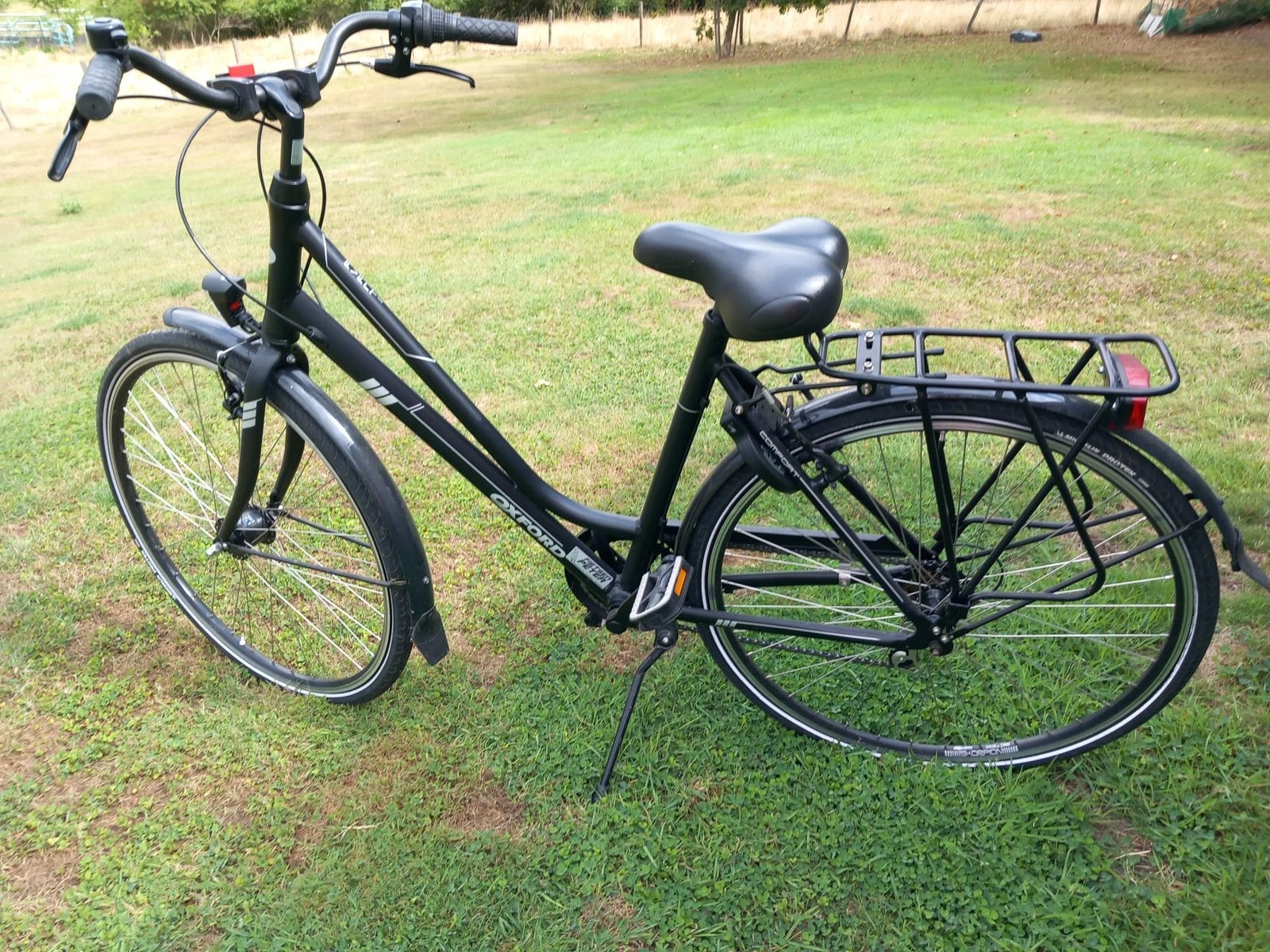 2 meisjes fietsen, Enlèvement, Comme neuf