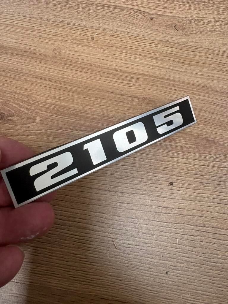 Nouveau logo de l'emblème LADA 2105 13,5 x 2,5 cm, Enlèvement ou Envoi, Neuf, Lada