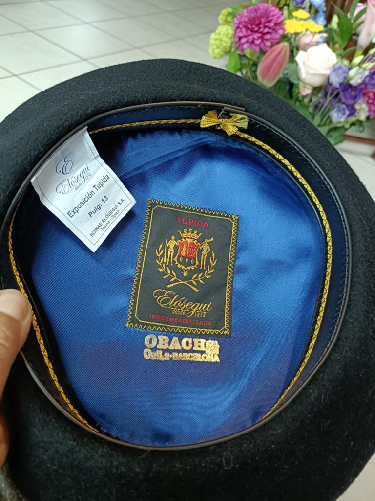 Baskische baret Elósegui, Ophalen