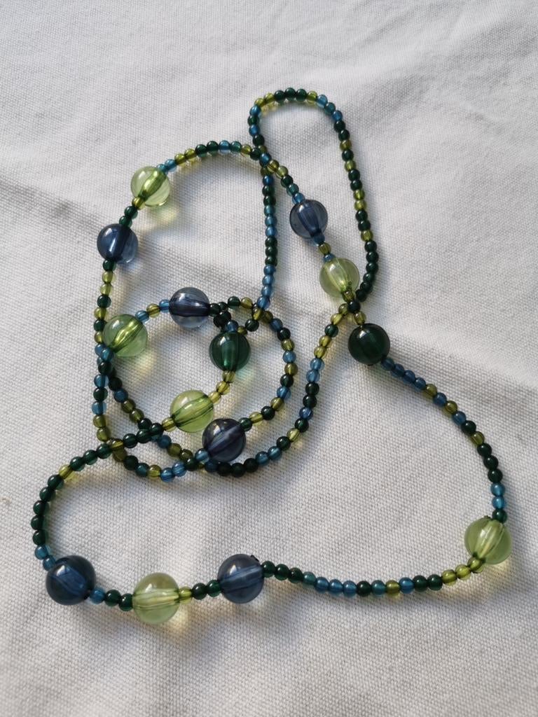 Vintage kralenketting in zeekleuren., Handtassen en Accessoires, Kettingen, Ophalen of Verzenden, Zo goed als nieuw, Blauw, Kunststof