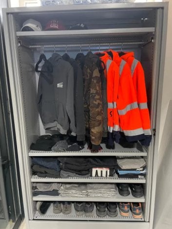 Armoire métallique professionnelle étagères et penderie, Enlèvement ou Envoi, Comme neuf