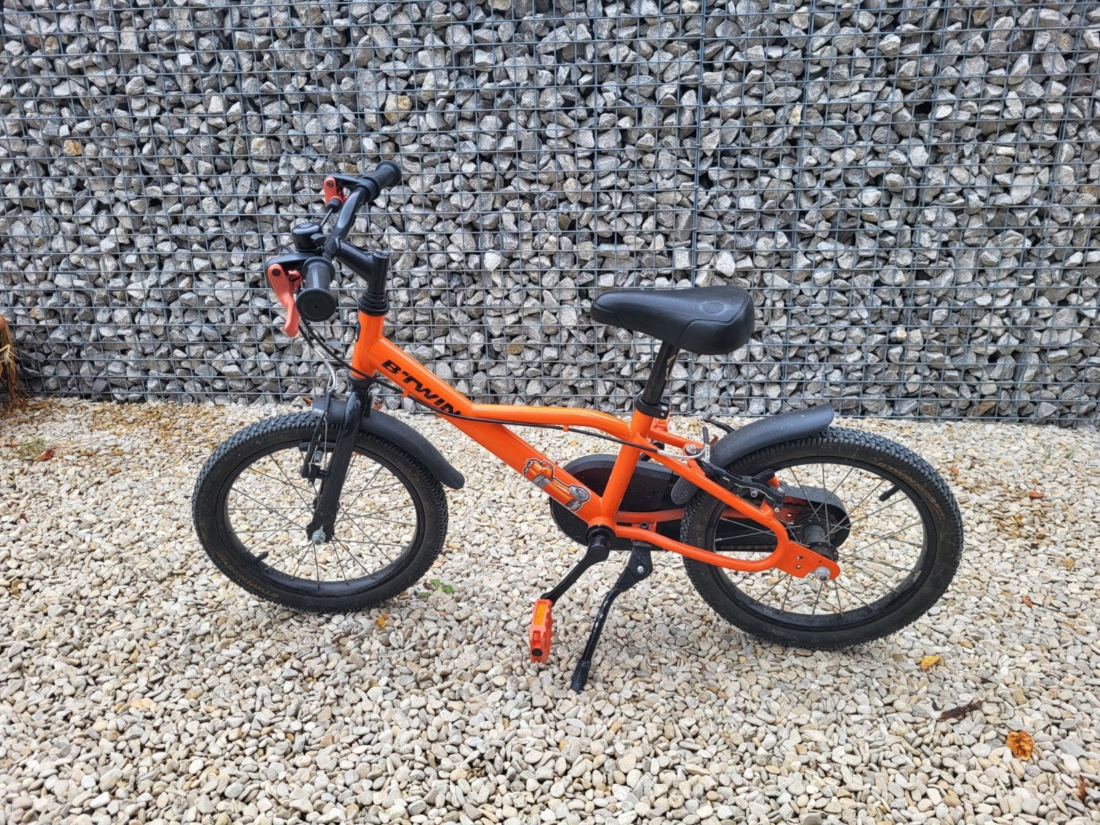 b-twin jongensfiets 16 inch, Fietsen en Brommers, Ophalen