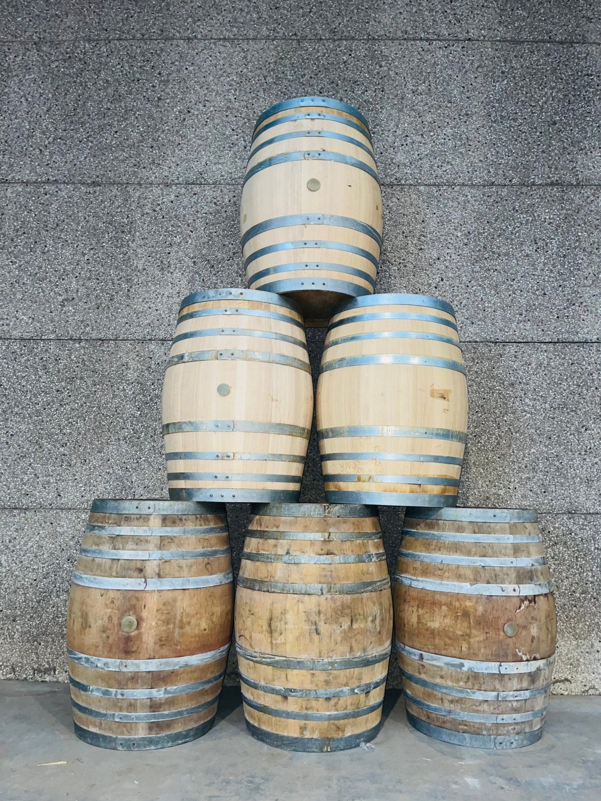 Tonneaux de vin de 300L. Bruts ou poncés. 2+1 GRATUIT, Enlèvement ou Envoi, Comme neuf, France