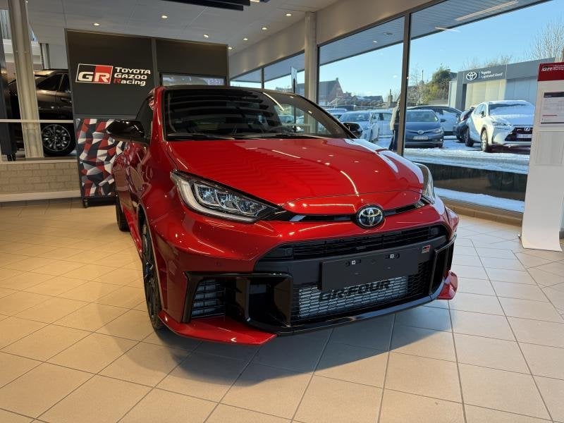 Toyota Yaris GR SPORT + Premium Pack Toyota Yaris GR – Dag, Auto's, Toyota, Automaat, 1618 cc, Zwart, 215 g/km