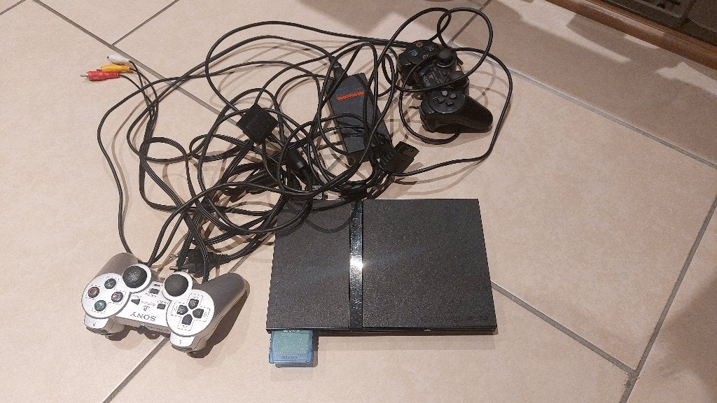 PS2 Slim avec manettes, Games en Spelcomputers, Zwart, Met 2 controllers, Ophalen of Verzenden, Zo goed als nieuw