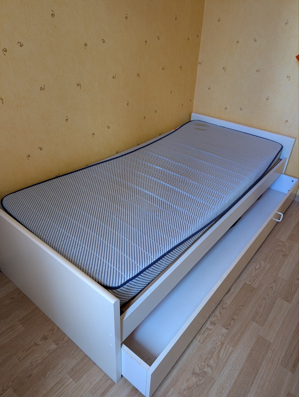 Bed met lattenbodem en matras, Ophalen, Gebruikt, 90 cm, Eenpersoons