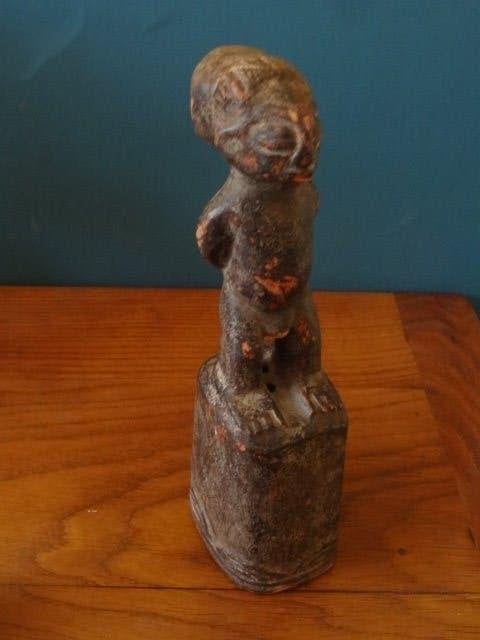 Luba, Hemba bel, hoog 26 cm, hoge kwaliteit, mooie details, Antiek en Kunst, Hout, Bruin, 26 cm, Handgemaakt
