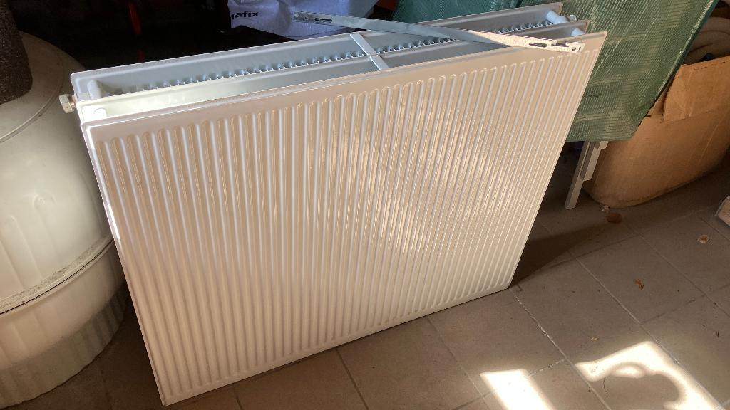 Radson T33 radiator, Doe-het-zelf en Bouw, Verwarming en Radiatoren, Zo goed als nieuw, Radiator, 800 watt of meer, 80 cm of meer