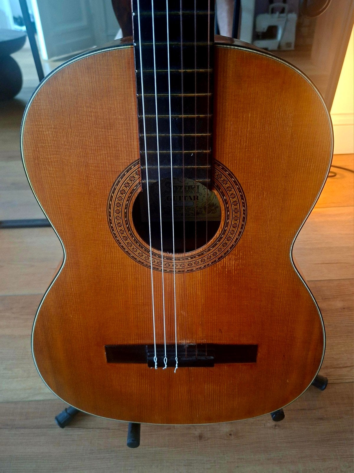 Suzuki no.700 Japan met hoes., Musique & Instruments, Instruments à corde | Guitares | Acoustiques, Enlèvement ou Envoi, Comme neuf