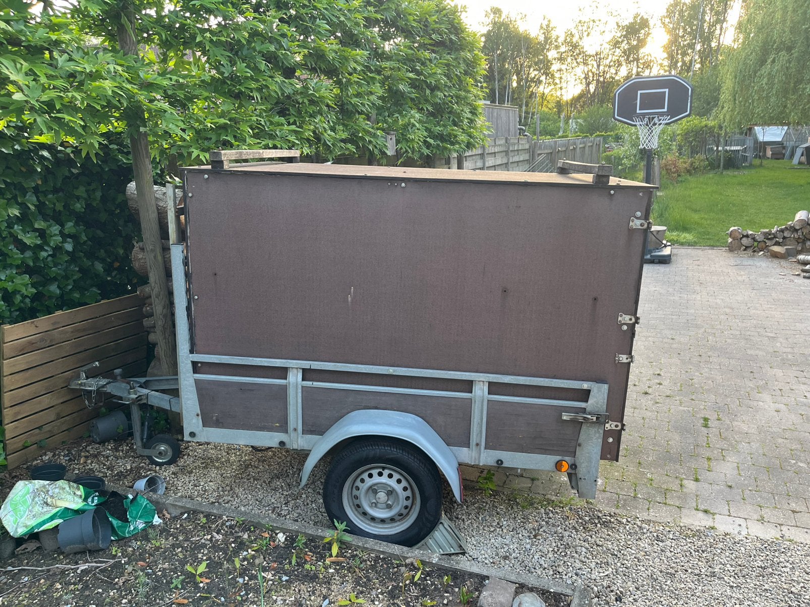 Gesloten aanhangwagen te koop 750 kg, Ophalen, Zo goed als nieuw