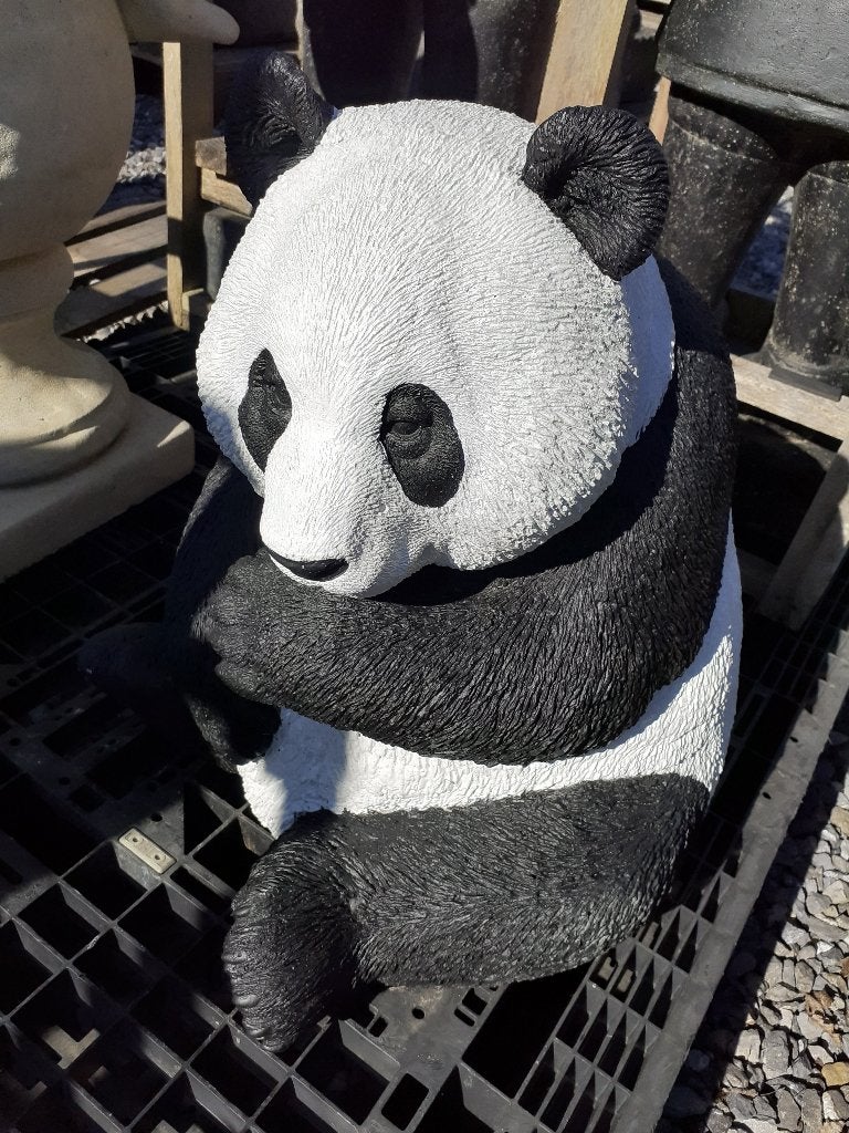 Schitterende panda in gepatineerde gereconstitueerde steen, Tuin en Terras, Ophalen, Nieuw, Overige materialen, Dierenbeeld