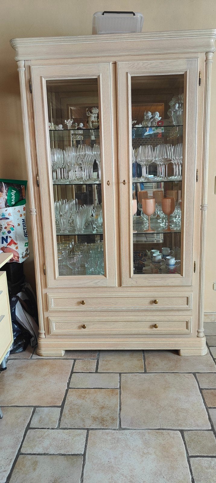 Eetplaats te koop, Huis en Inrichting, Kasten | Vitrinekasten, Ophalen of Verzenden