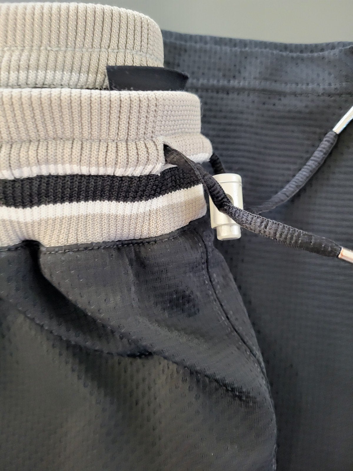 shorts de basket, Enlèvement
