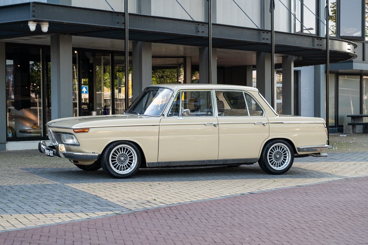 BMW 2000 Automatic (bj 1971, automaat), Automaat, Stof, Bruin, Bedrijf