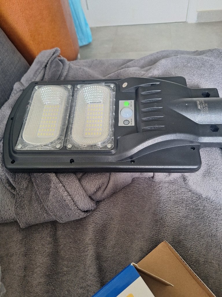 Avendre lampe solaire, Jardin & Terrasse, Éclairage extérieur, Neuf, Lampadaire, Synthétique, 50 à 250 watts, Énergie solaire