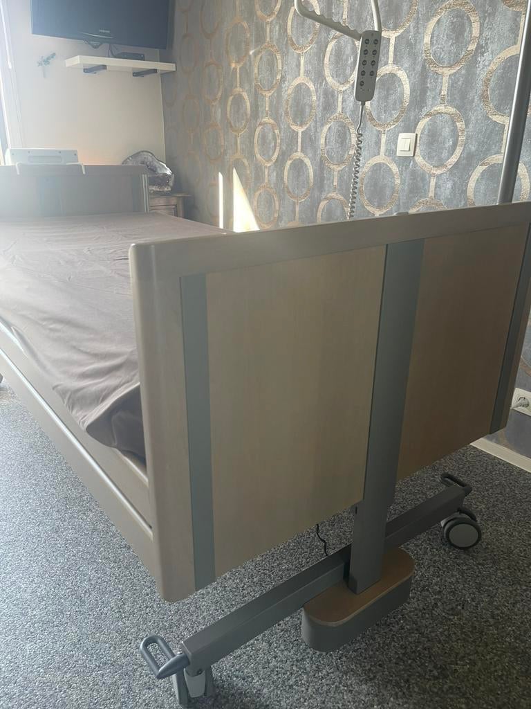 Lit de soins réglable en hauteur en parfait état, 90 cm, Enlèvement, Une personne, Comme neuf