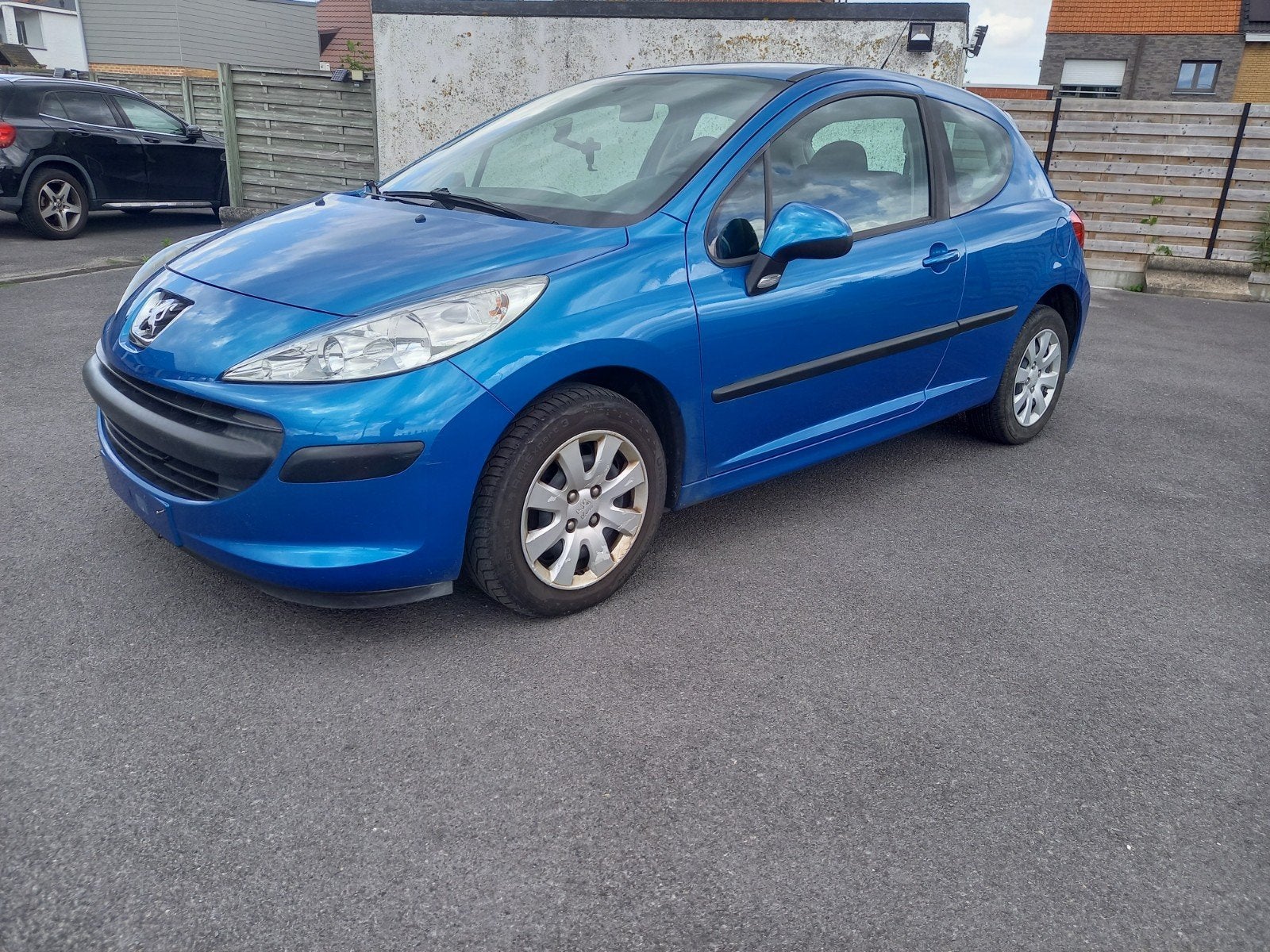 Peugeot 207 essence avec 76000 km, Autos, Peugeot, Particulier, ABS, Radio, Essence, Enlèvement