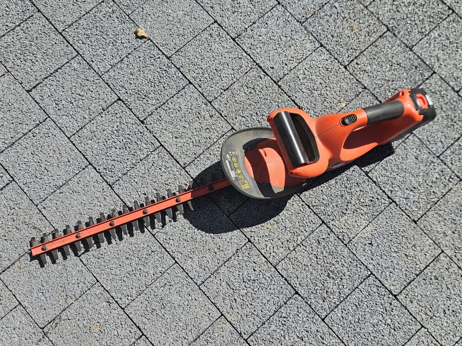Haagschaar Black & Decker incl accu en lader, Ophalen, Accu