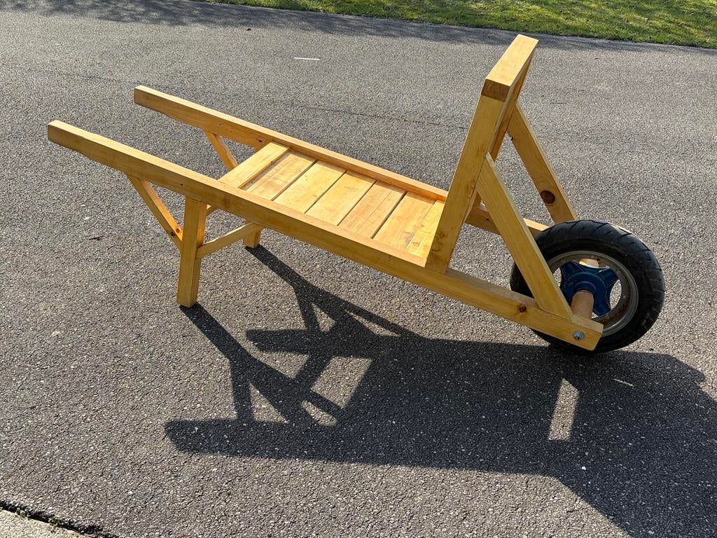 Nieuwe houten  sier kruiwagen, Ophalen, Nieuw