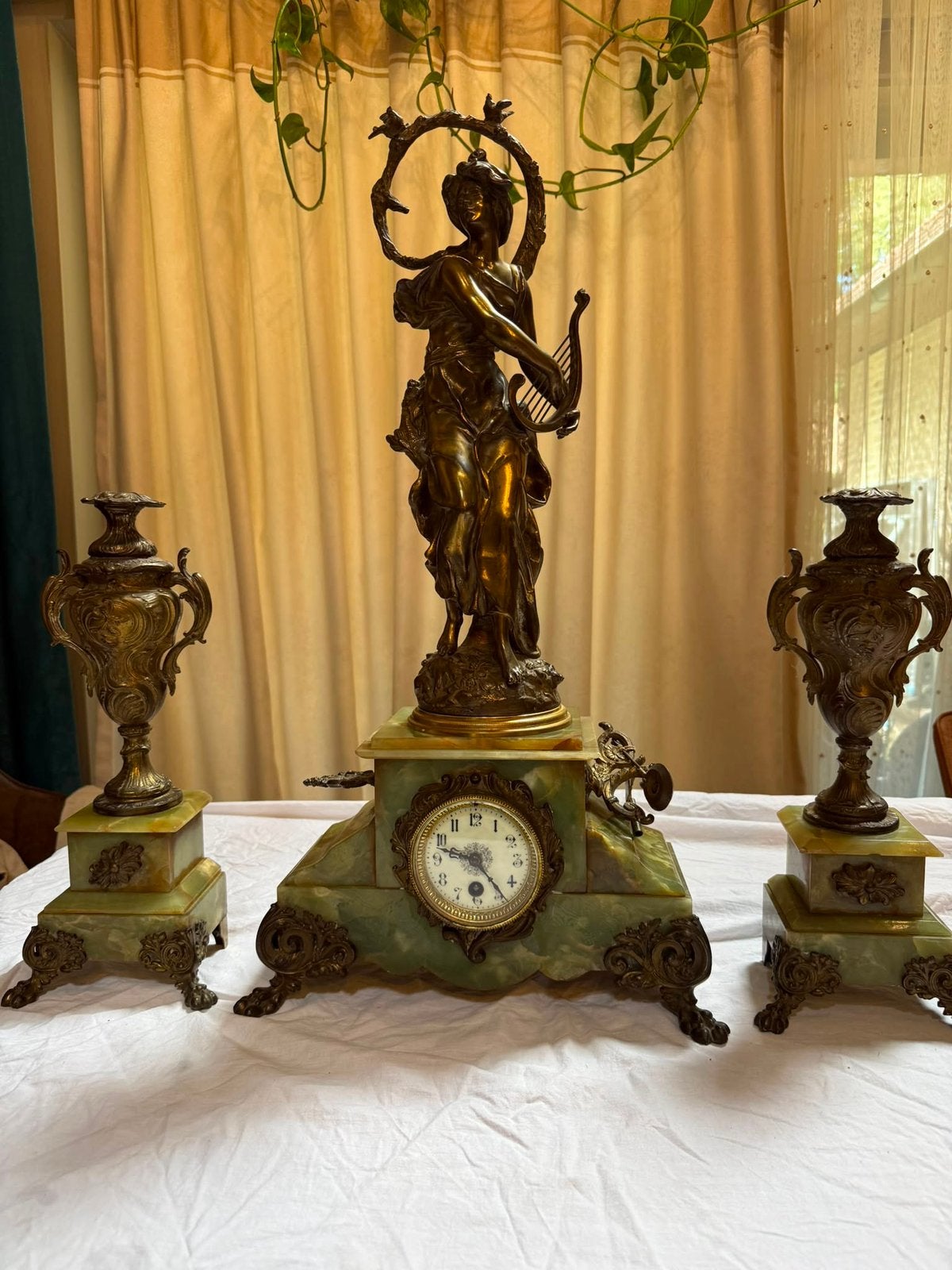 Antieke schouwklokset met garnituren, bronskleurig metaal, Antiek en Kunst, Ophalen
