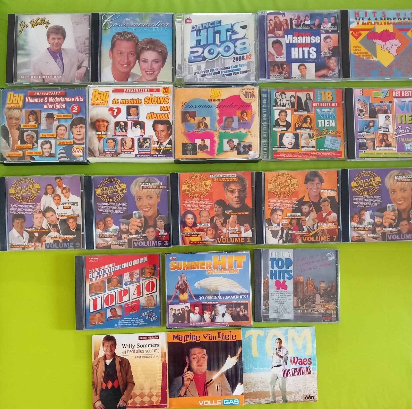 nederlandstalige muziek -> 1€/doosje -> hele pakket =5€, Cd's en Dvd's, Ophalen, Zo goed als nieuw, Inclusief boekje, Nederlandstalig