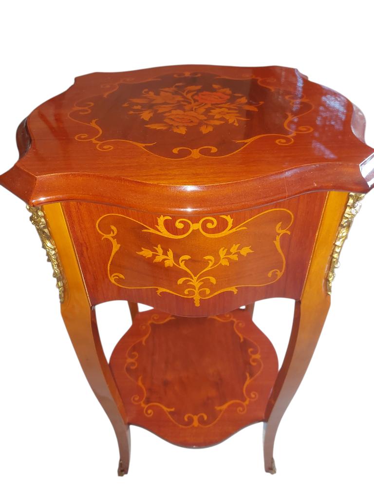 Antieke bijzettafel / nachtkastje met marqueterie, Ophalen