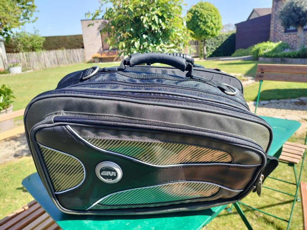 Sacoches latérales pour moto Givi, Motos, Accessoires | Valises & Sacs, Enlèvement