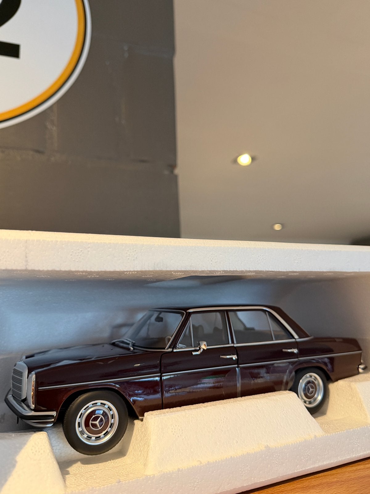 1968 Mercedes Benz 200 E, Enlèvement ou Envoi, Comme neuf, Norev
